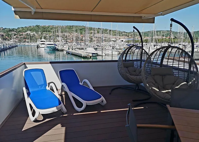 Sea Diva - Luxury Boathouse