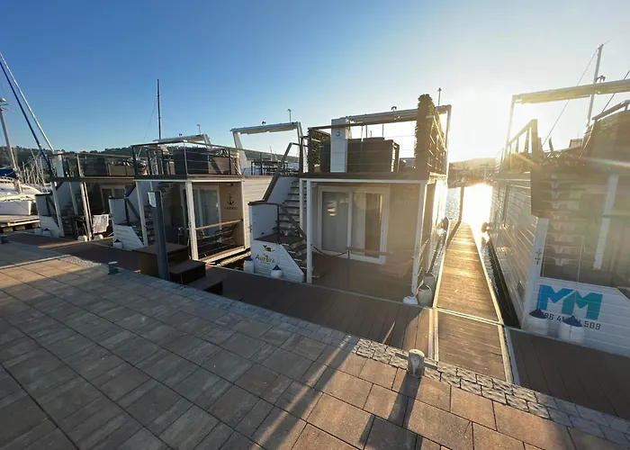 Floating Sea House Aurora