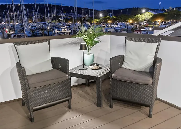 Modern Floating Home - Hausboot Seaesta - Rooftop Jacuzzi Terrace & Marina Portoroz Views
